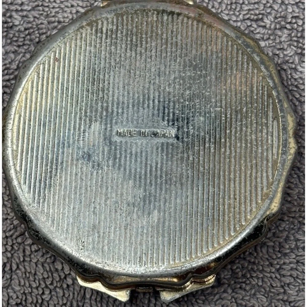 Vintage Makeup Compact Gold Tone Floral Scalloped Edge Made in Japan 3in
